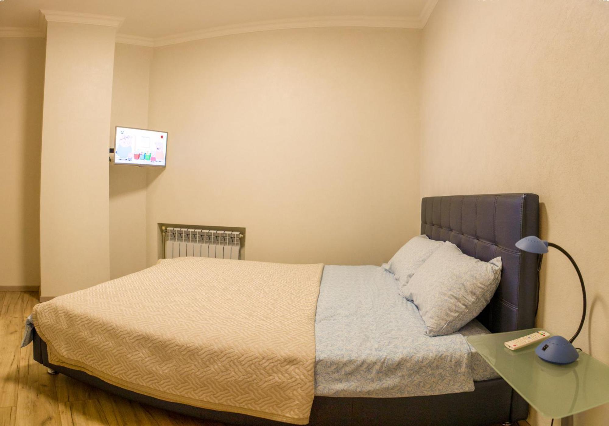 Apartment On Henuezskaya 5 *