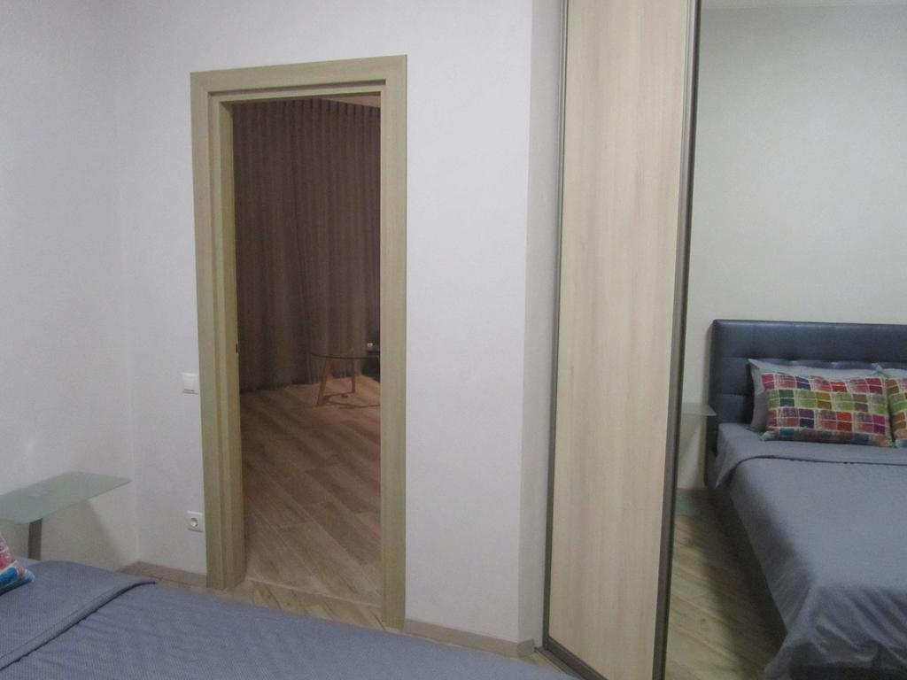On Henuezskaya 5 *