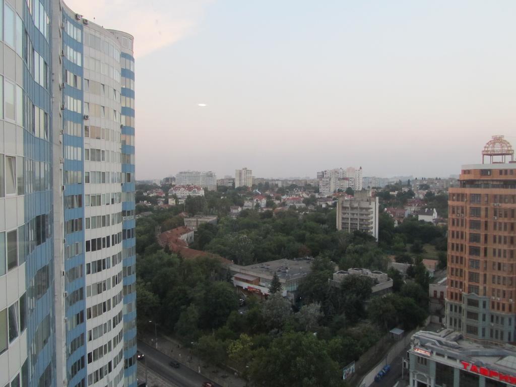 Apartment On Henuezskaya 5 *