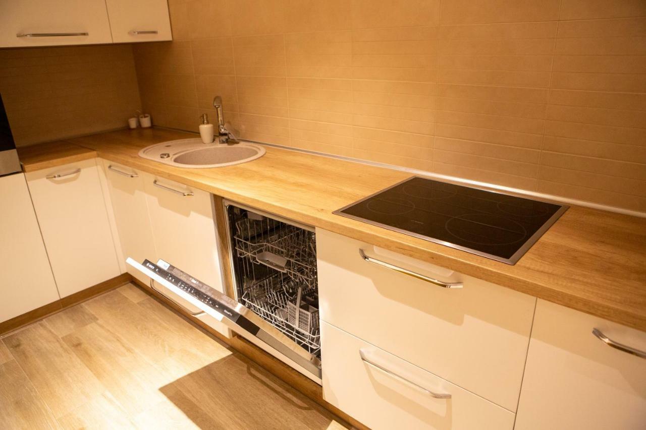 Apartment On Henuezskaya 5 *
