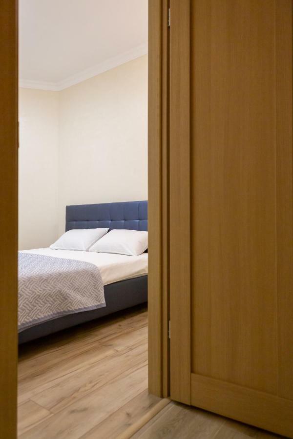 Apartament On Henuezskaya 5 *